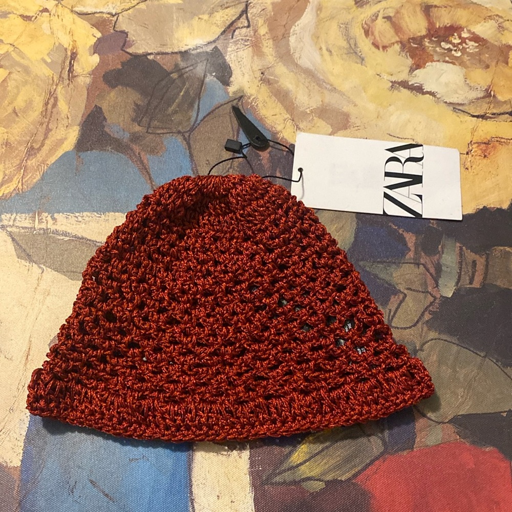 Zara small head friendly only hat doesn’t stretch
